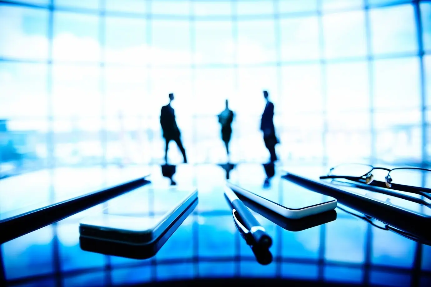 Geschäftsleute im modernen Büro